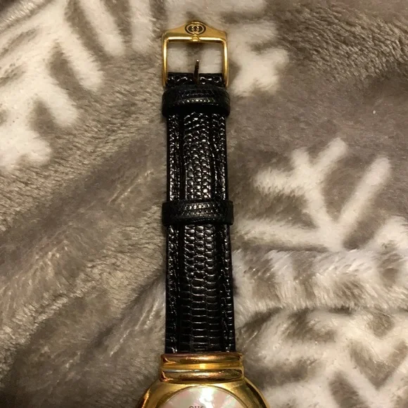 Vintage Gucci watch 5300M series excellent condition for a vintage piece
